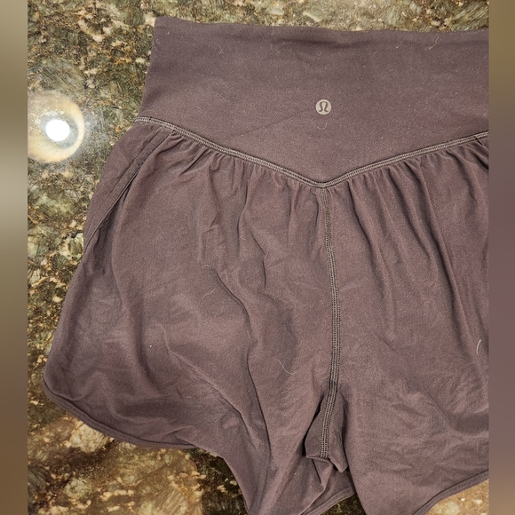 🖤 Rare lululemon double lined shorts - Picture 1 of 3